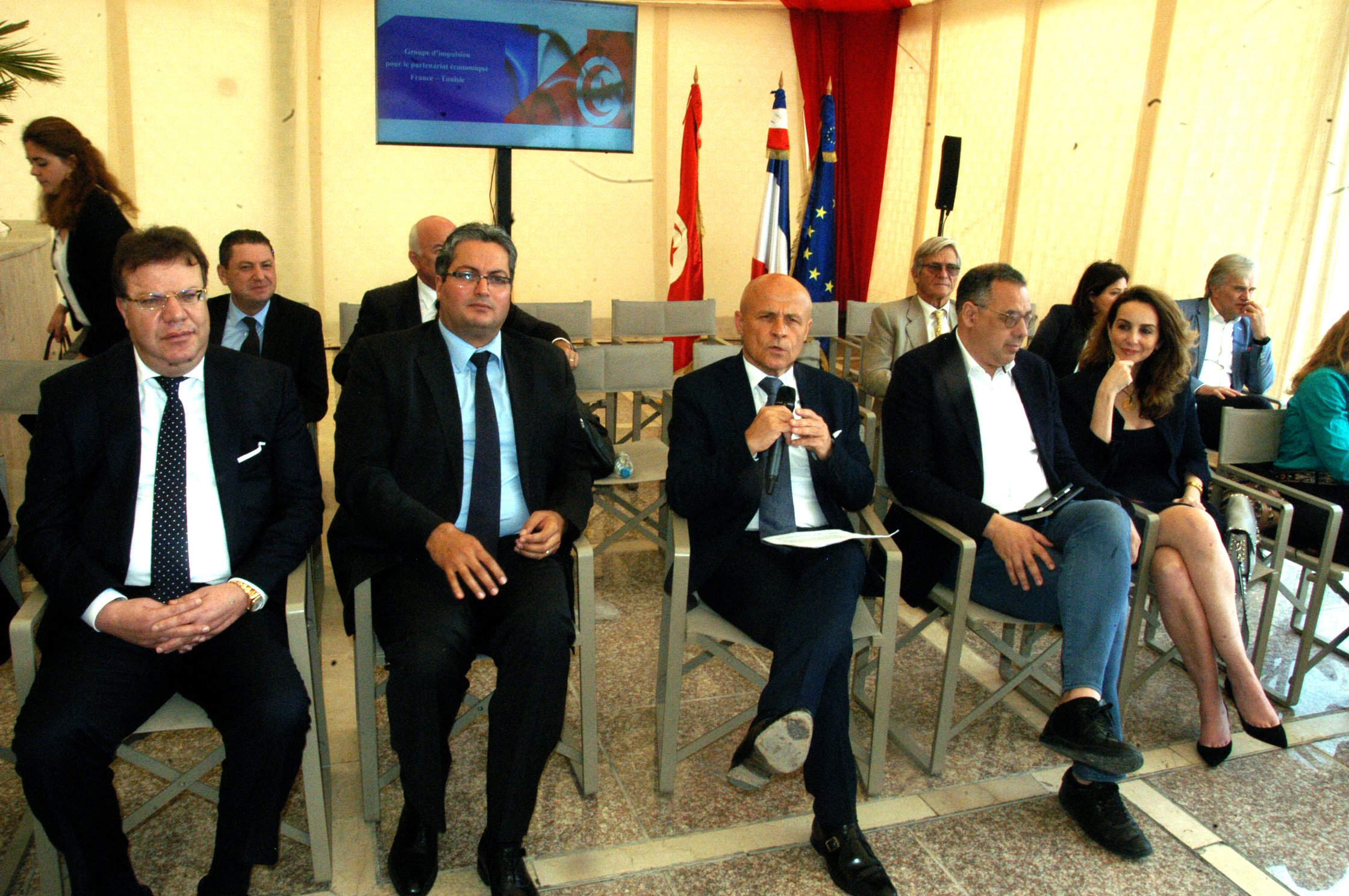 La France renforce son soutien économique à la Tunisie