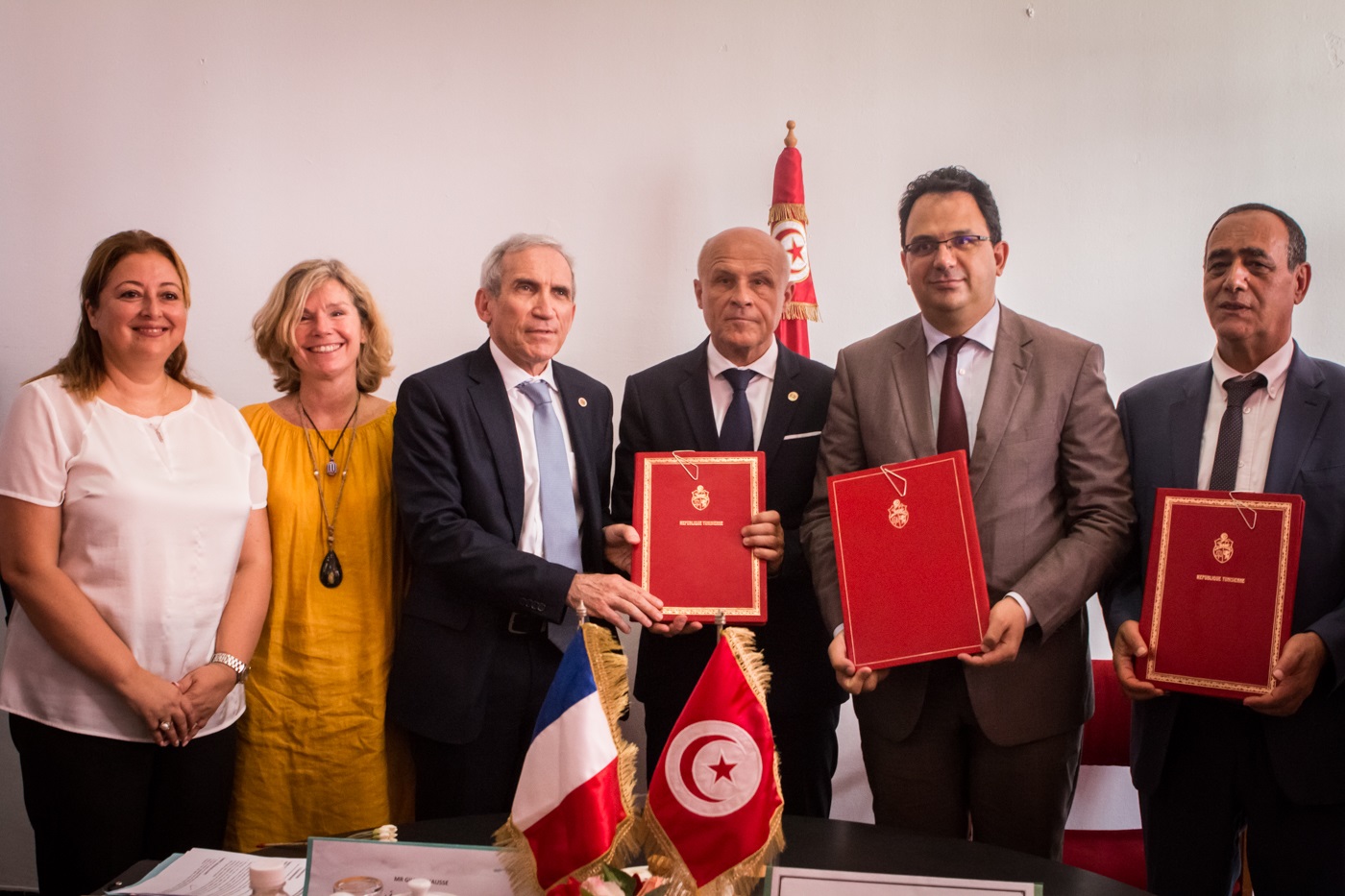 Signature d’une convention de financement d’environ 94 MTND au profit des habitants des quartiers populaires