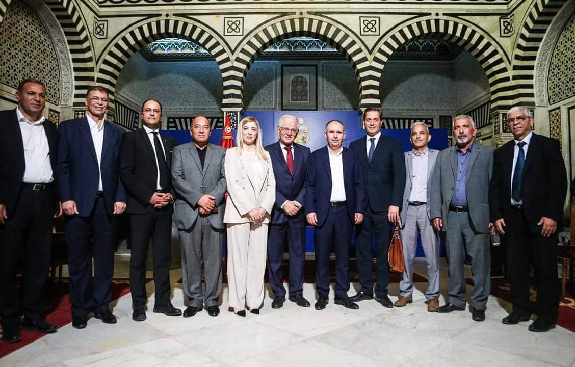 Augmentations salariales pour les médecins, les universitaires et les ingénieurs