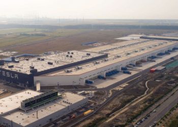 En 357 jours, Tesla construit sa nouvelle usine et délivre sa première voiture en Chine