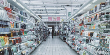 Société Magasin Général divise par deux ses résultats