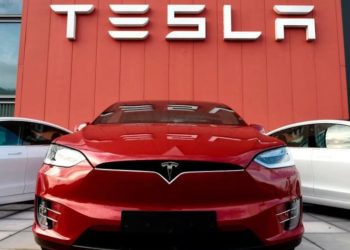 Tesla divise son action par cinq pour attirer les investisseurs