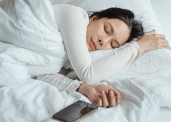 Améliorer la qualité de votre sommeil a un impact considérable sur votre productivité. Voici comment faire pour mieux dormir en 2021