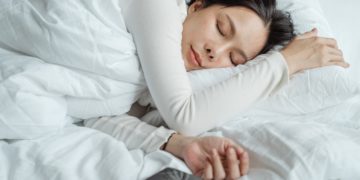 Améliorer la qualité de votre sommeil a un impact considérable sur votre productivité. Voici comment faire pour mieux dormir en 2021