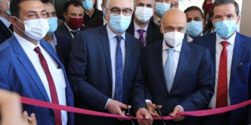 Le ministre de l’Éducation participe à l’inauguration d’un laboratoire informatique aménagé par l’ATB