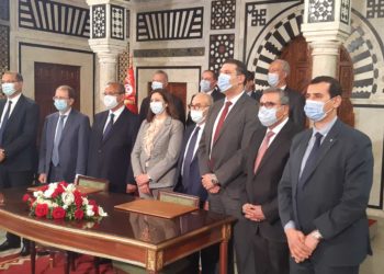 Pour sauver l’économie, le gouvernement et l’UTICA ont décidé de … former 8 (nouveaux) comités