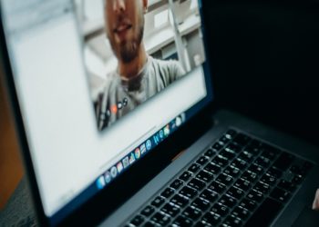 Selon des psychologues, éteindre sa caméra lors de réunions vidéo permet d’être plus productif et moins fatigué