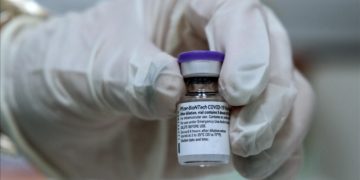 Les 5 géants pharmaceutiques gagnent plus de 27 milliards de dollars grâce aux ventes du vaccin anti-Covid-19 au premier semestre 2021