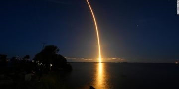 SpaceX lance sa première expédition spatiale touristique