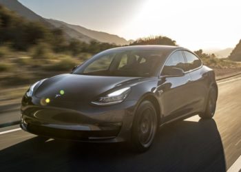 La valeur de Tesla dépasse 1 000 milliards de dollars après que Hertz a commandé 100 000 de ses véhicules