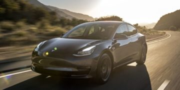 La valeur de Tesla dépasse 1 000 milliards de dollars après que Hertz a commandé 100 000 de ses véhicules