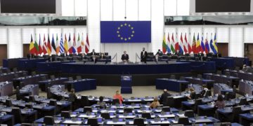 Non, l’Union européenne ne va pas conditionner son soutien financier par le retour de l’ARP