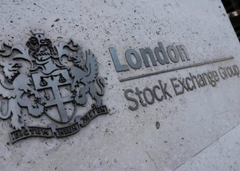 La Covid-19 souffle de nouveau dans les voiles des Bourses européennes