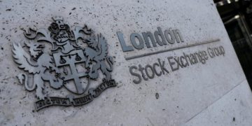 La Covid-19 souffle de nouveau dans les voiles des Bourses européennes