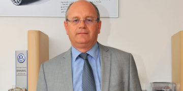 Brahim Debbeche : la suppression des taxes sur les voitures électriques ne suffit pas