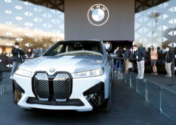 Changez la couleur de votre voiture avec une application : BMW dévoile une voiture aux couleurs changeantes