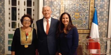 Bochra Bel Haj Hmida reçoit les insignes de chevalier de la Légion d’honneur