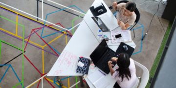 Networking pour les femmes: le guide pratique de Yousra Magouri