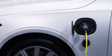 L’Égypte crée une entreprise consacrée à l’installation de bornes de recharge de voitures électriques