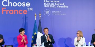 Sommet Choose France 2023: reconquête industrielle, accélération des IDE et séduction des patrons du monde entier