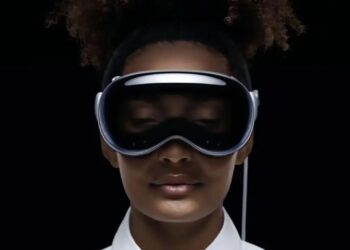 Vision Pro: Apple dévoile son premier casque de réalité “mixte”