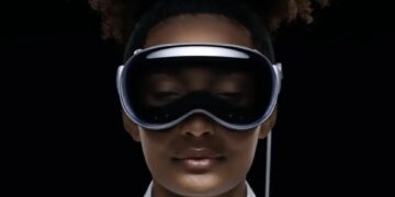 Vision Pro: Apple dévoile son premier casque de réalité “mixte”