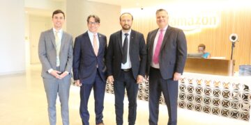 Le ministre des Technologies de la communication explore les services de communication par satellite chez les leaders américains