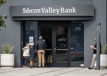 La société mère de la Silicon Valley Bank porte plainte contre son régulateur