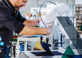 Monastir: inauguration du centre de compétences en industrie 4.0 pour le secteur du textile