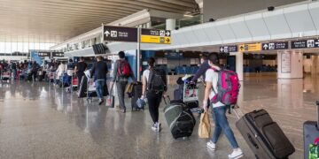 Les étudiants et les touristes tunisiens ont dépensé près de 1 465 Mtnd en six mois