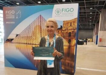 La cheffe du service d’obstétrique et de gynécologie à l’hôpital Aziza Othmana honorée par la FIGO