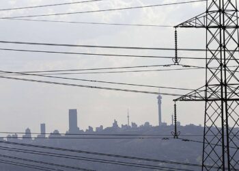 La crise de l’électricité pousse l’Afrique du Sud à reporter son objectif carbone de 2030