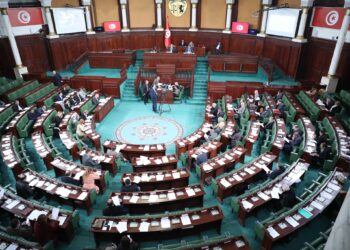 En 2024, est-il prévu la construction de deux centres médicaux à Gabès et Sfax?