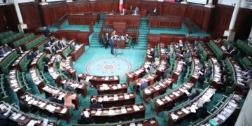 En 2024, est-il prévu la construction de deux centres médicaux à Gabès et Sfax?