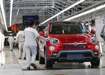 Fiat inaugure une usine en Algérie pour un investissement de 215 M$