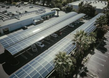 La LF 2024 annonce une hausse de 30% des droits de douane sur les panneaux solaires