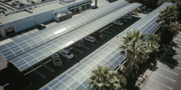 La LF 2024 annonce une hausse de 30% des droits de douane sur les panneaux solaires