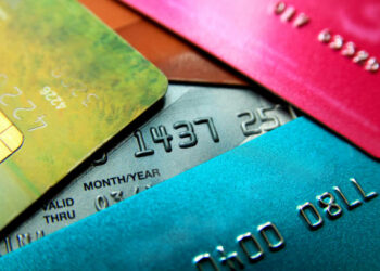 Égypte: les principales banques imposent des restrictions sur les transactions par carte de crédit