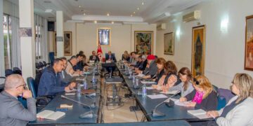 Réunion ministérielle: focus sur la révision du certificat de compétence pour stimuler le secteur du tourisme et des industries traditionnelles