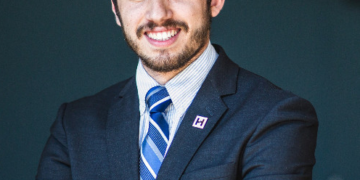 Anis Kallel remporte le prix Young Entrepreneur Award 2023 à Oman