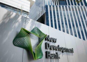 La banque des BRICS accordera 5 milliards de dollars de prêts en 2024