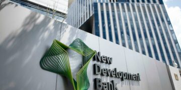 La banque des BRICS accordera 5 milliards de dollars de prêts en 2024