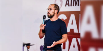 Bridge’Up – Abderrahmane Chaoui, dirigeant de Sendemo: Libérez le potentiel d’innovation de l’Afrique!