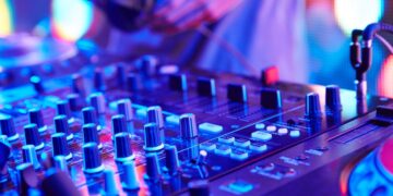 Découvrez “La Décoratrice”: l’union entre musique électronique et talent artistique