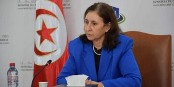 La Ministre de l'Équipement et de l'Habitat, chargée du Ministère des Transports, Mme Sarra Zaâfrani Zenzri,