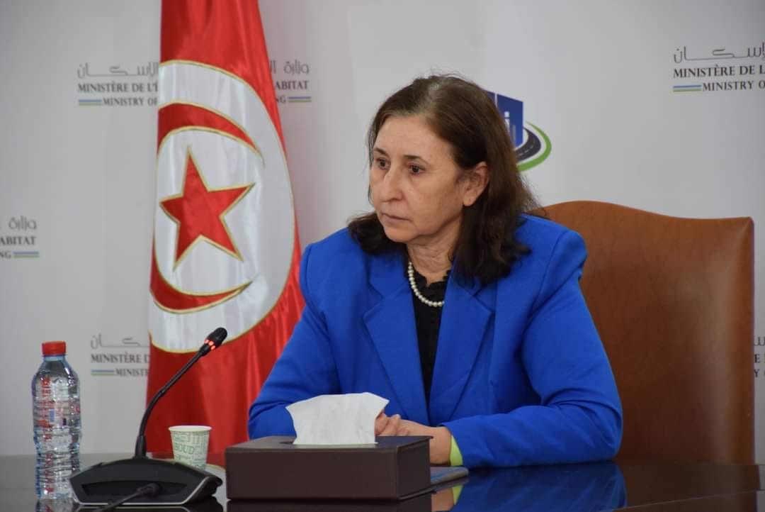 La Ministre de l'Équipement et de l'Habitat, chargée du Ministère des Transports, Mme Sarra Zaâfrani Zenzri,