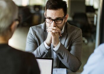 Préparez vos entretiens 1: comment répondre à la question «parlez-moi de vous»?