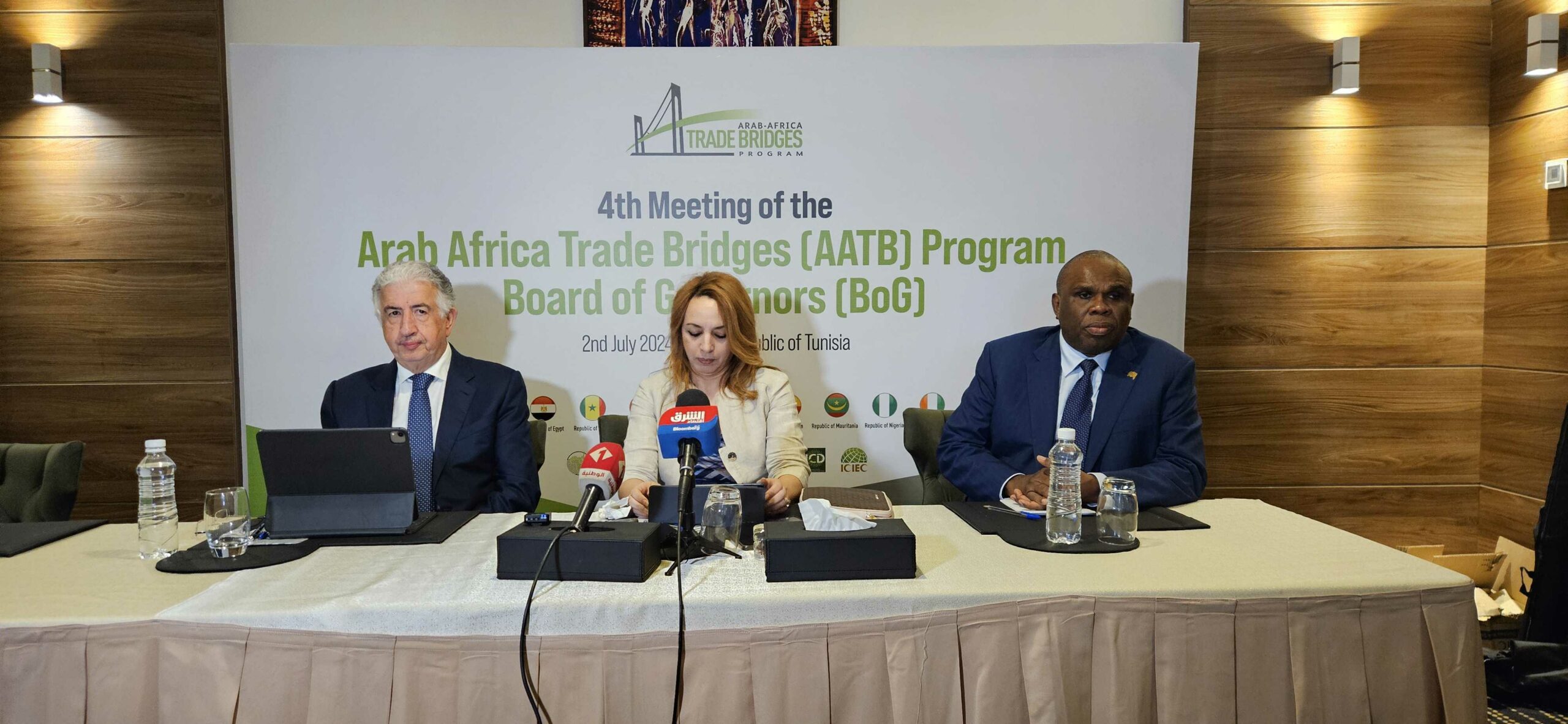 De Dà G: Feryel Ouerghi, ministre de l'Économie et de la Planification, Eng. Hani Salem Sonbol, DG de l'ITFC et SG du programme AATB, et le Prof. Benedict Okey Oramah, président d'Afreximbank.