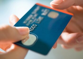 Pourquoi le nombre de cartes bancaires a chuté?