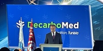 Décarbonation: le Chef du gouvernement souligne la nécessité de la transition énergétique